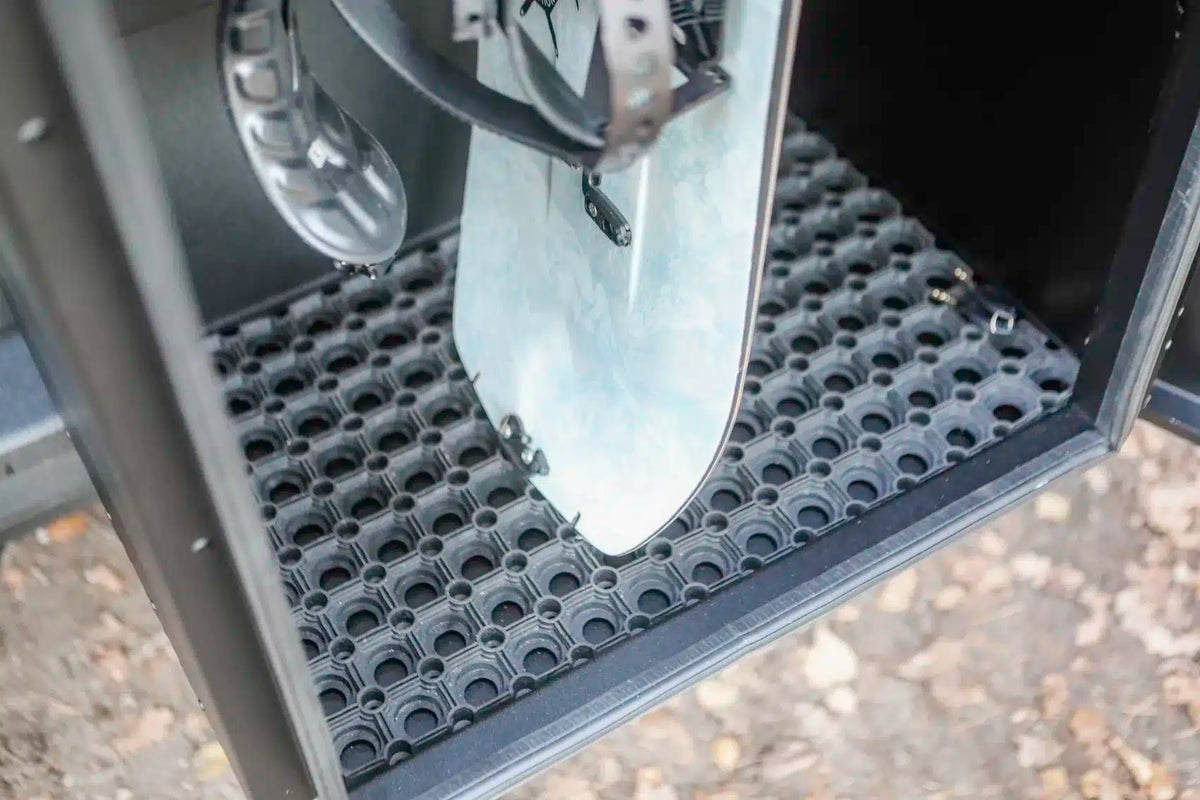Board Ski Box - interior detail