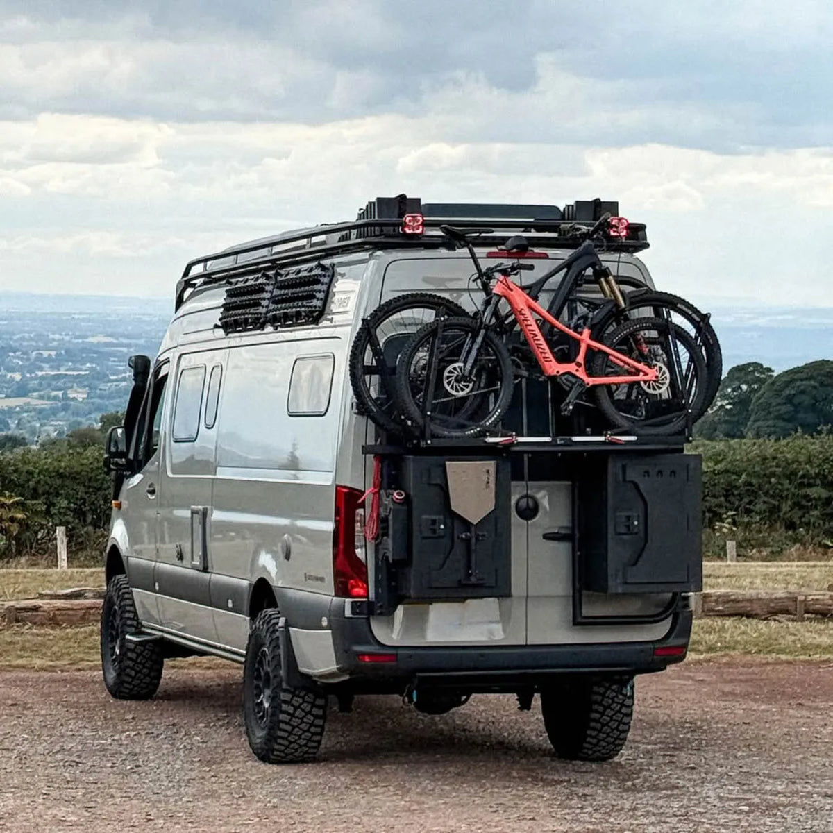 Cargo Frame Bike Carrier Sprinter Crafter - installed context 3