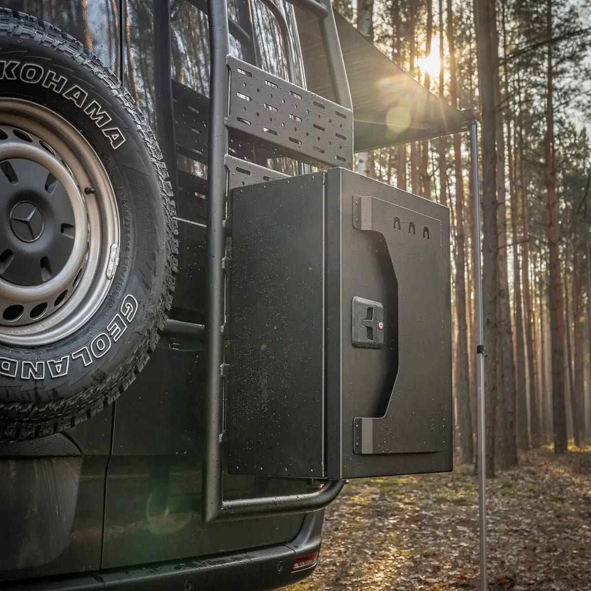 Cargo Box 700 - installed context 23