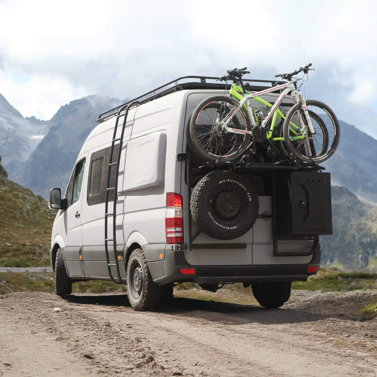 Tire Carrier Sprinter W906 - installed context 1